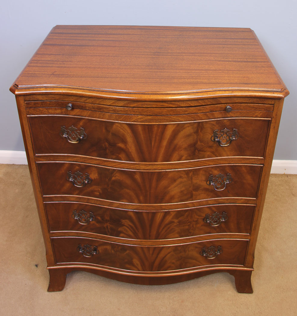 11926r4 Georgian Style Mahogany Serpentine Chest of Drawers,