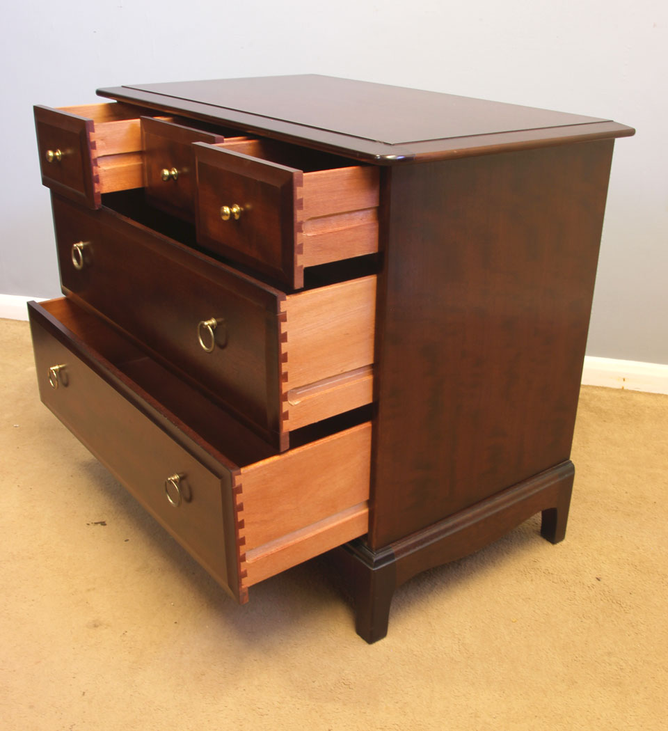 11997r11 Stag Minstrel Chest of Drawers,