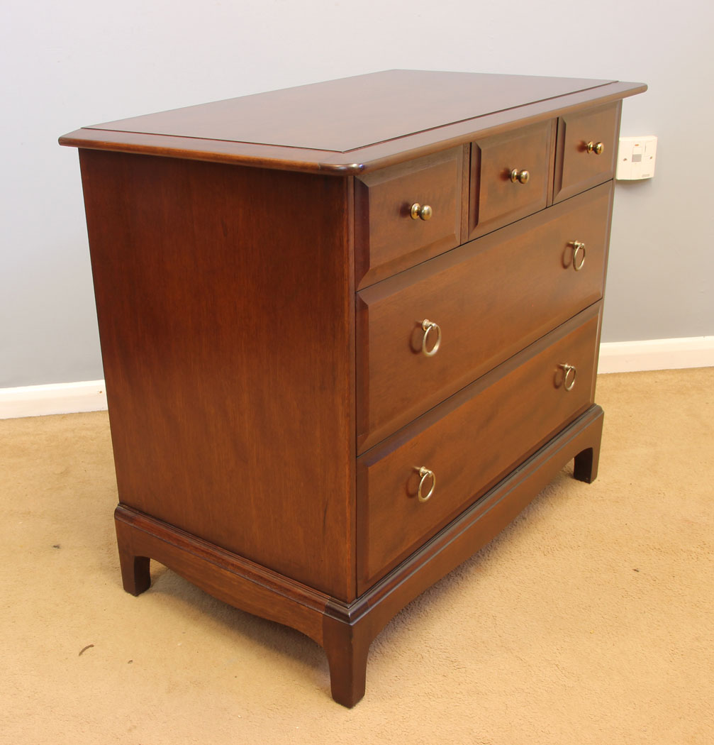 11997r2 Stag Minstrel Chest of Drawers,