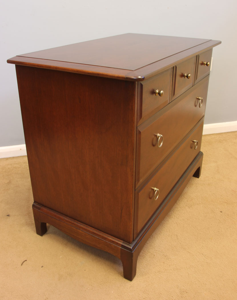 11997r9 Stag Minstrel Chest of Drawers,