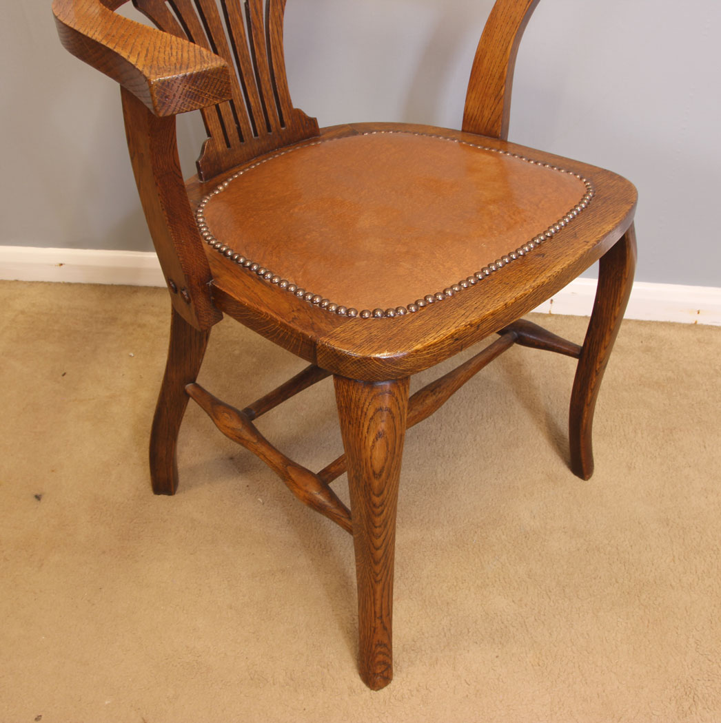 12007r11 Antique Oak Desk Chair,