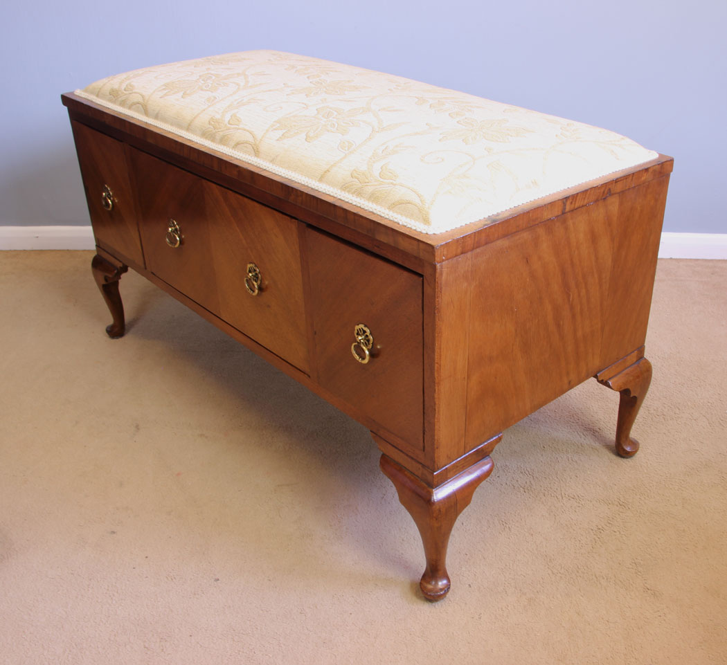 12028r7 Antique Walnut Ottoman Window Seat,