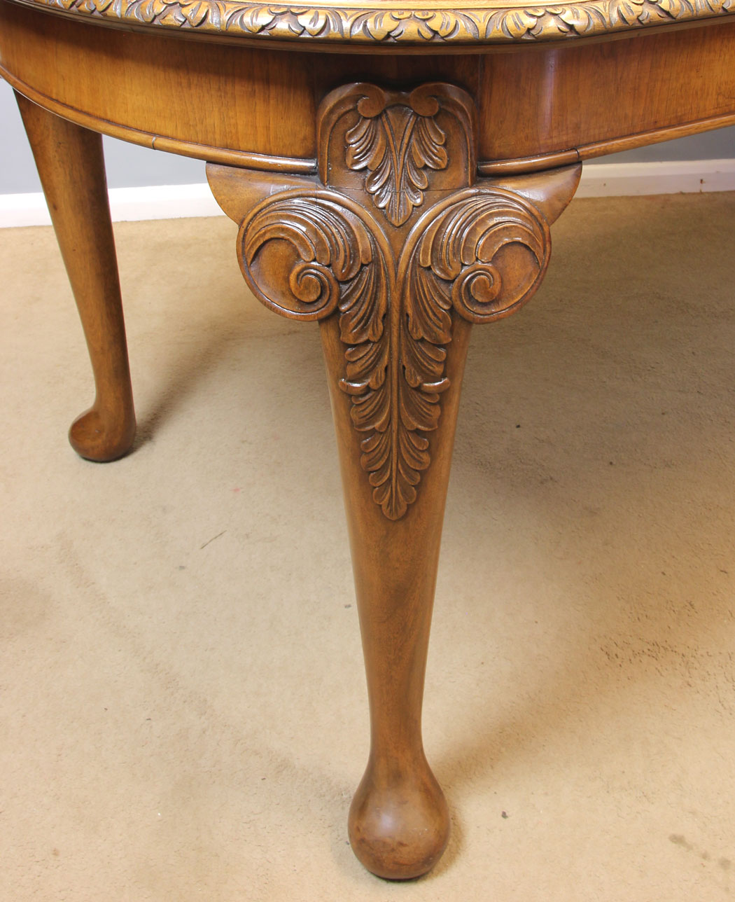 12049r12 Antique Queen Anne Style Burr Walnut Extending Dining Table,