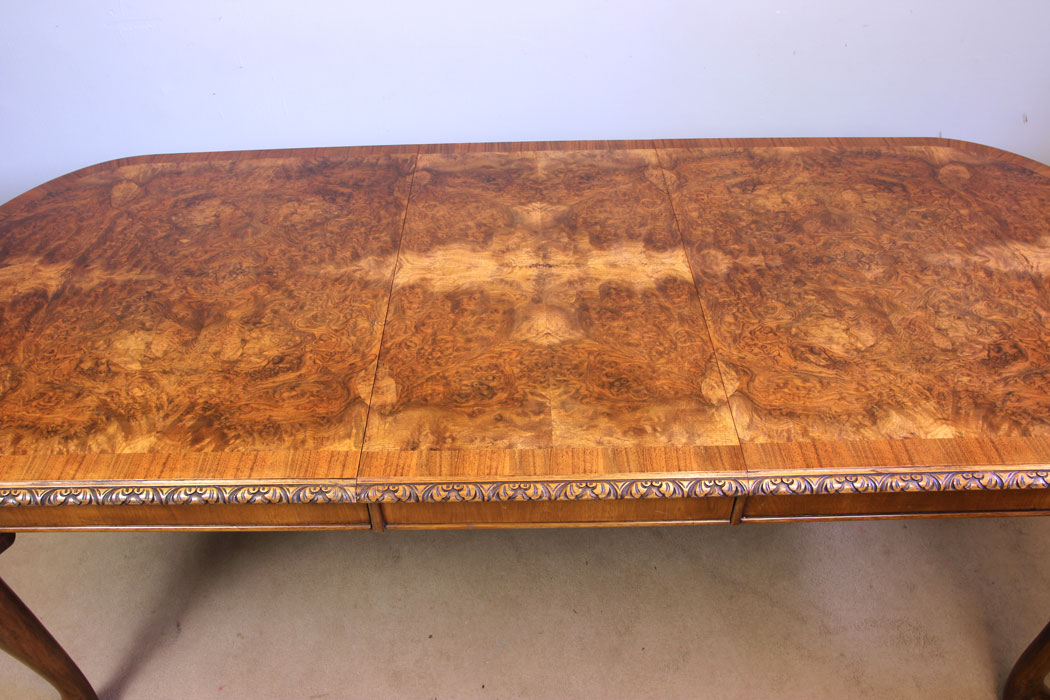 12049r5 Antique Queen Anne Style Burr Walnut Extending Dining Table,