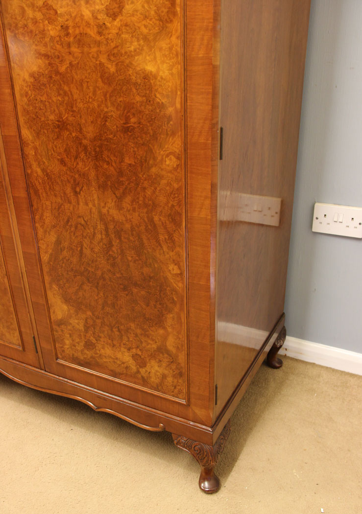 12086r6 Quality Antique Burr Walnut Compactum Triple Wardrobe.