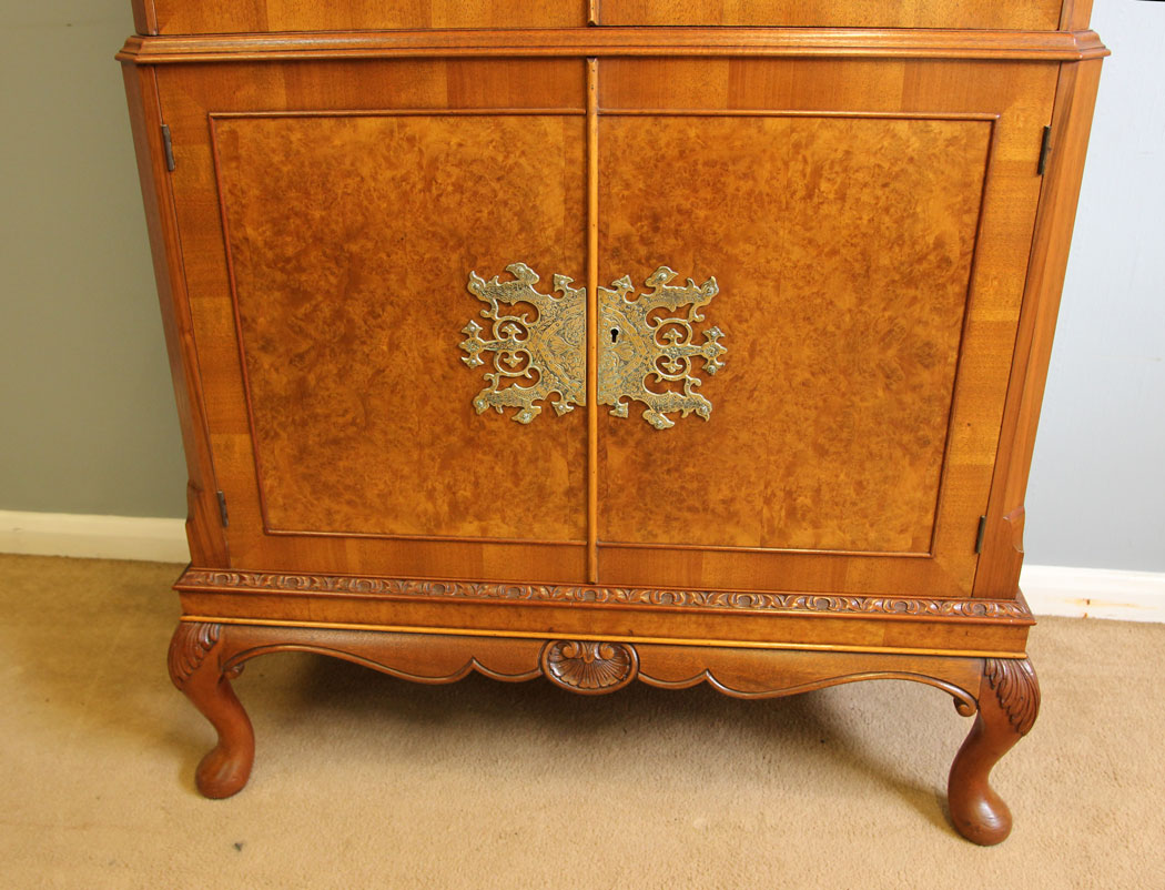 12105r10 Burr Walnut Antique Queen Anne Style Cocktail Drinks Cabinet,