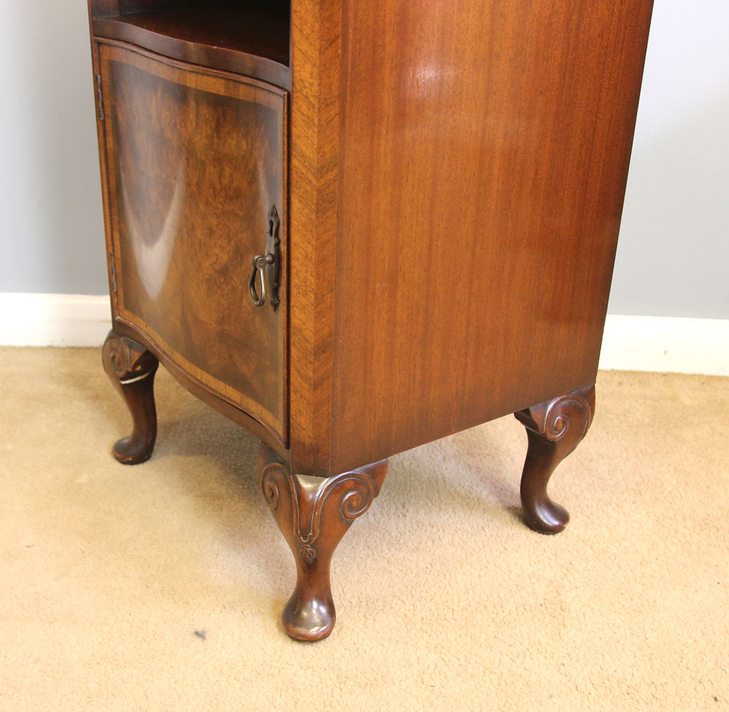 12130r10 Pair Burr Walnut Bedside Cabinets Waring Gillow,