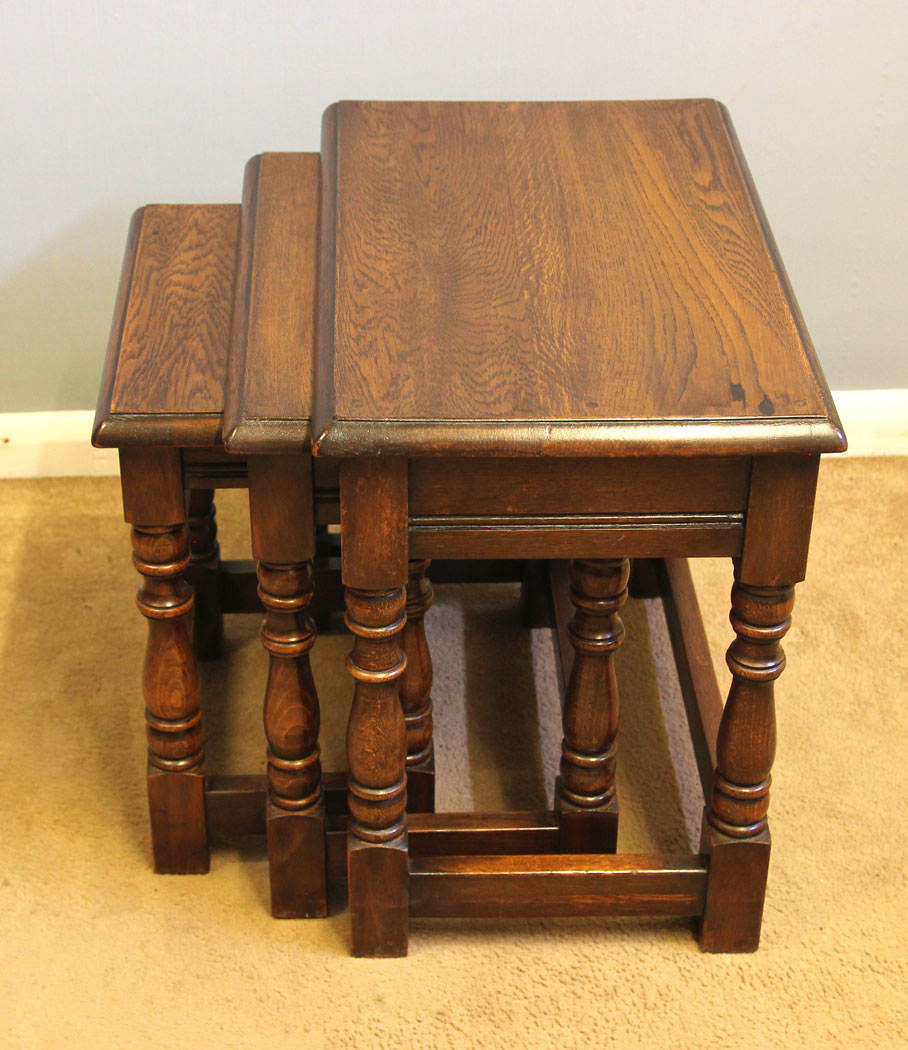 12136r3 Nest of Three Oak Side Tables Coffee Tables,