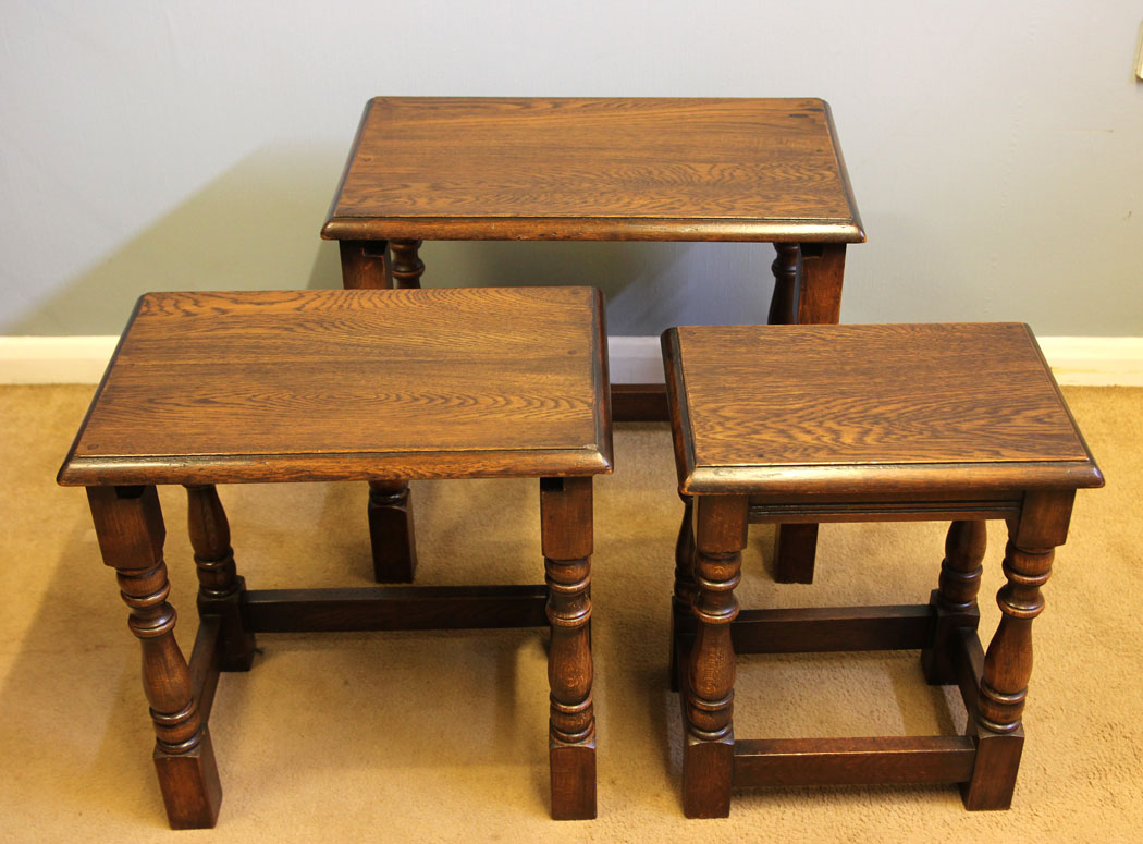 12136r7 Nest of Three Oak Side Tables Coffee Tables,