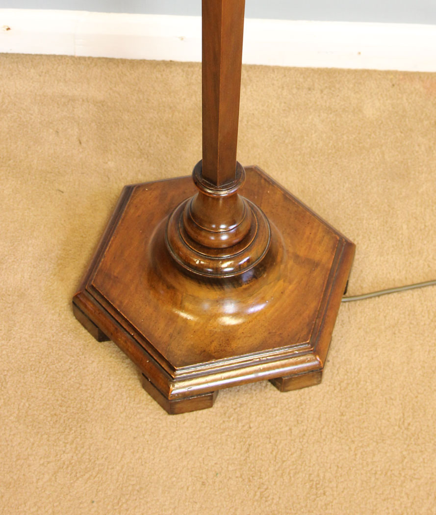12137r4 Antique Walnut Floor Standard Lamp,