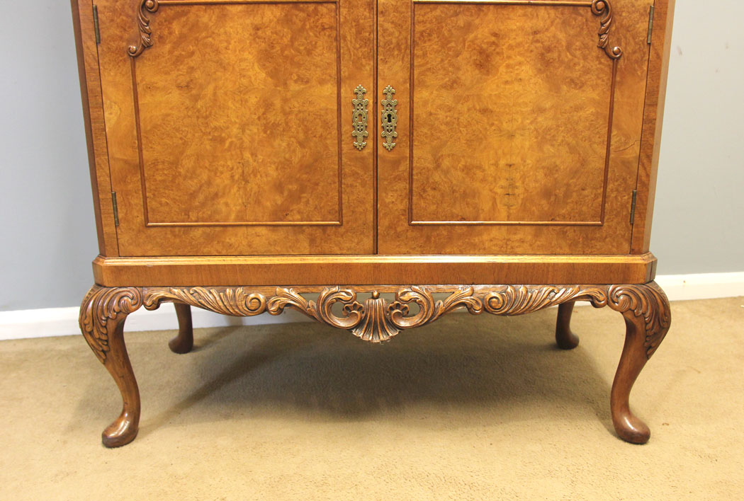 12140r11 Antique Burr Walnut Cocktail Drinks Cabinet,