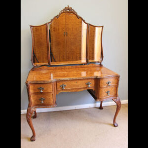 Quality Burr Walnut Burr Walnut Dressing Table.
