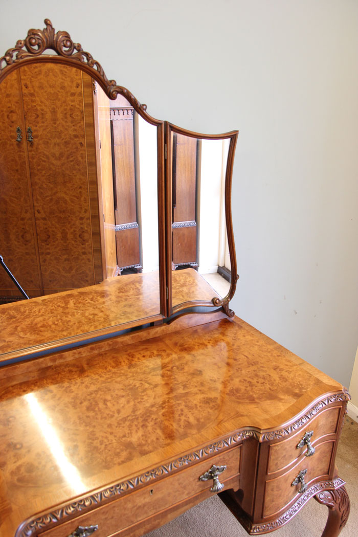 12157r13 Quality Burr Walnut Dressing Table,