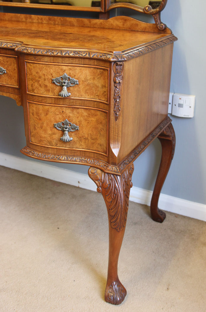 12157r7 Quality Burr Walnut Dressing Table,