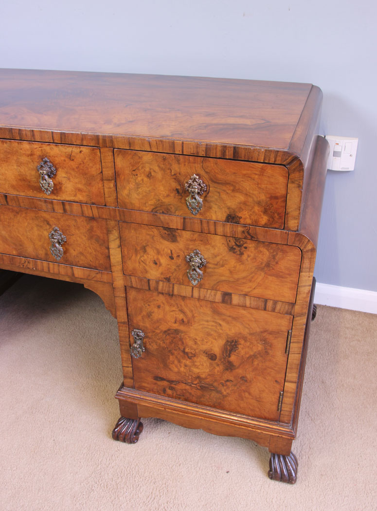 12052r9 Antique Burr Walnut Dressing Table,