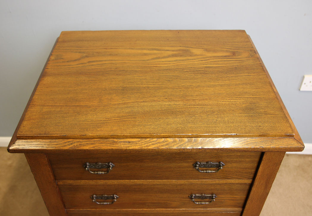 12256r7 Antique Ash Wellington Chest Drawers,