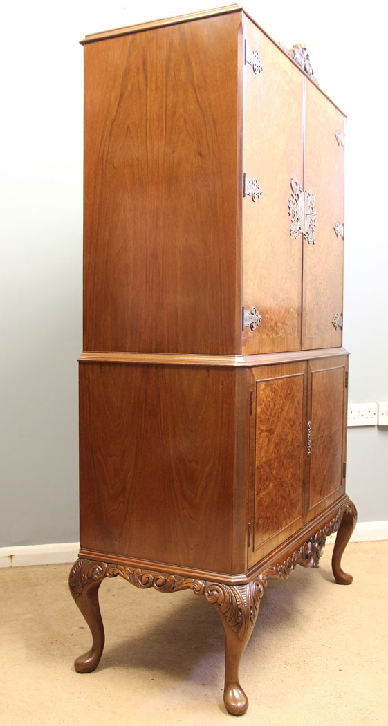 12262r11 Burr Walnut 20th Century Cocktail Drinks Cabinet,