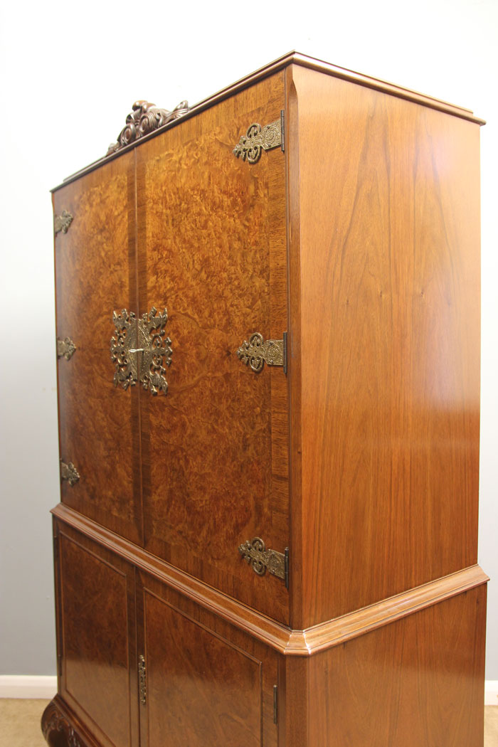 12262r3 Burr Walnut 20th Century Cocktail Drinks Cabinet,