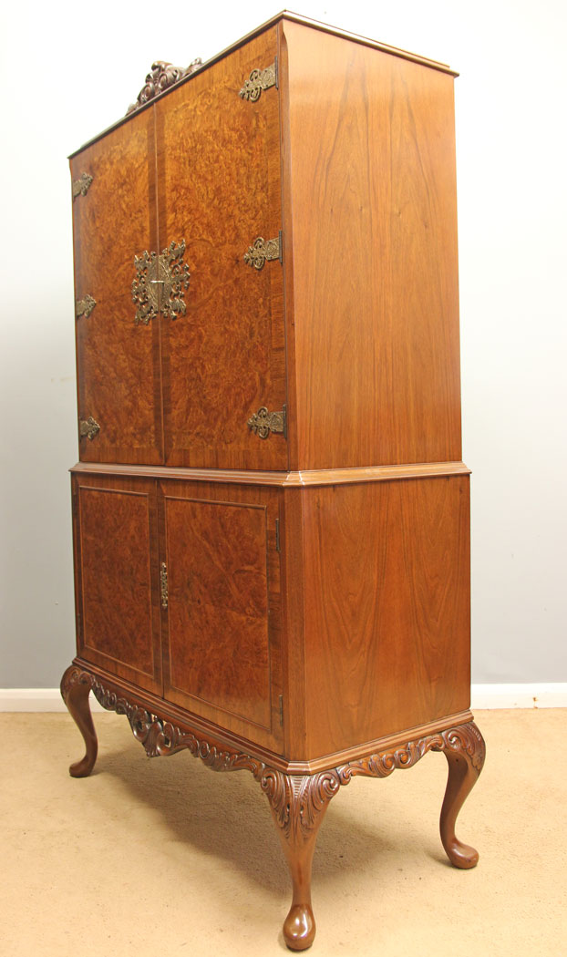 12262r4 Burr Walnut 20th Century Cocktail Drinks Cabinet,