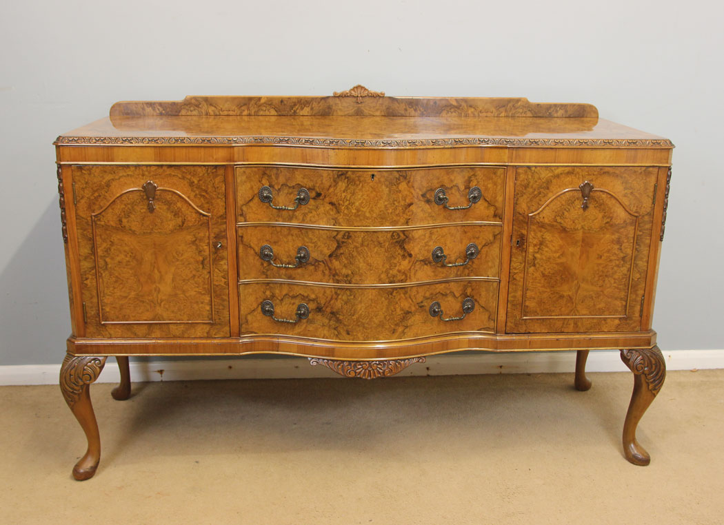 12319r1 Antique Burr Walnut Queen Anne Style Dresser Sideboard,