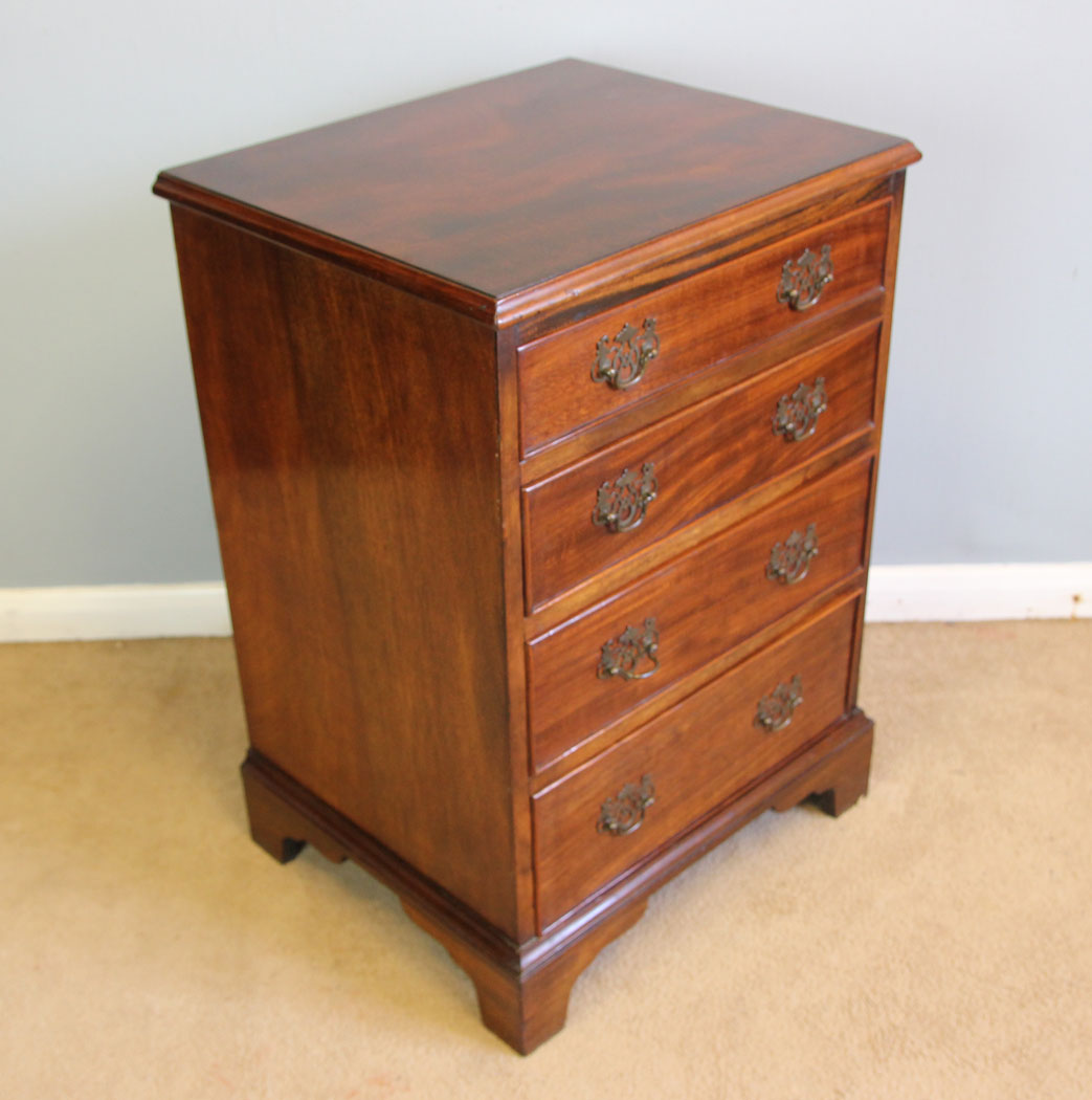 12331r10 Antique Small Mahogany Bed Side Chest of Drawers, Antique Small Mahogany Chest of Drawers