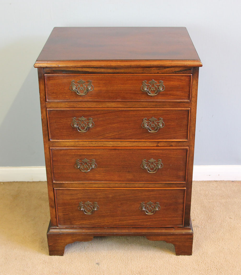 12331r11 Antique Small Mahogany Bed Side Chest of Drawers, Antique Small Mahogany Chest of Drawers