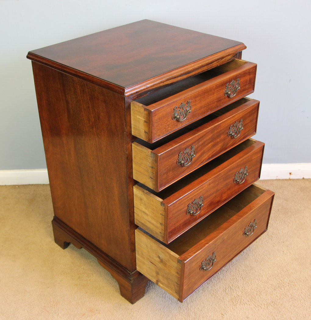 12331r9 Antique Small Mahogany Bed Side Chest of Drawers, Antique Small Mahogany Chest of Drawers