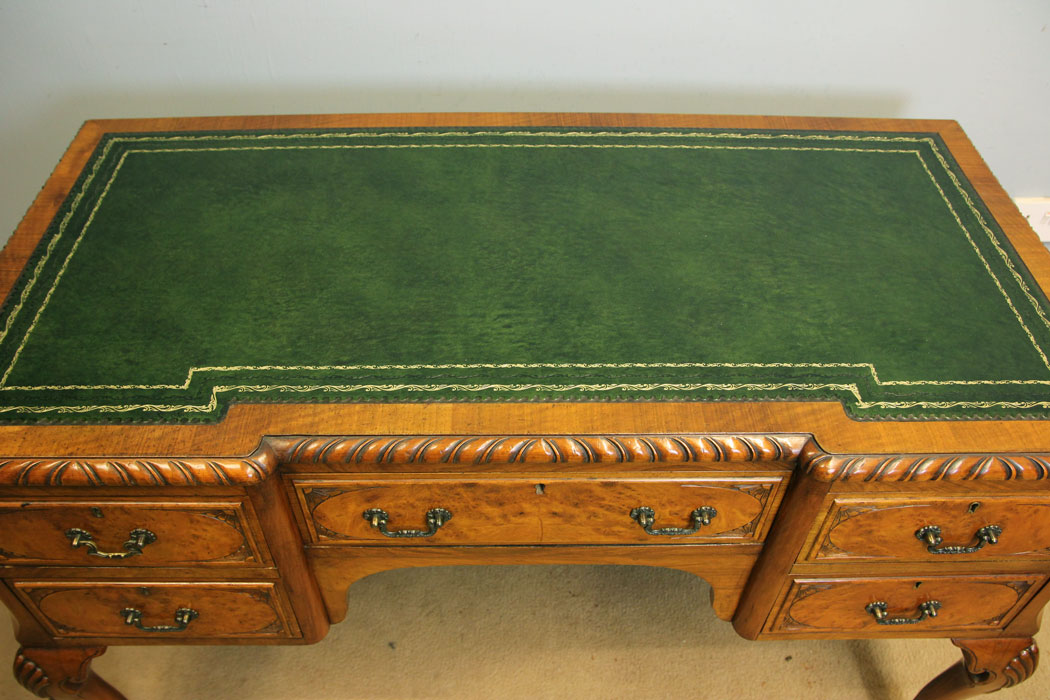 12355r9 Antique Walnut Queen Anne Style Writing Table Desk, Antique Walnut Queen Anne Style Writing Table Desk