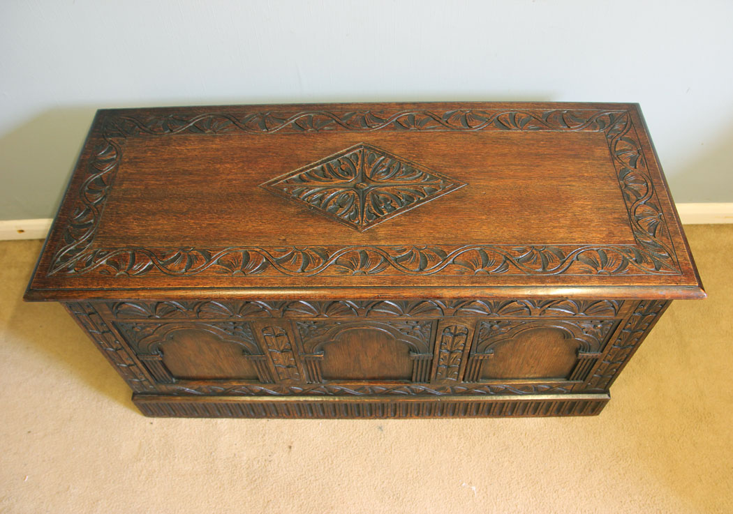 12556r3 Antique Caved Oak Blanket Chest Coffer,