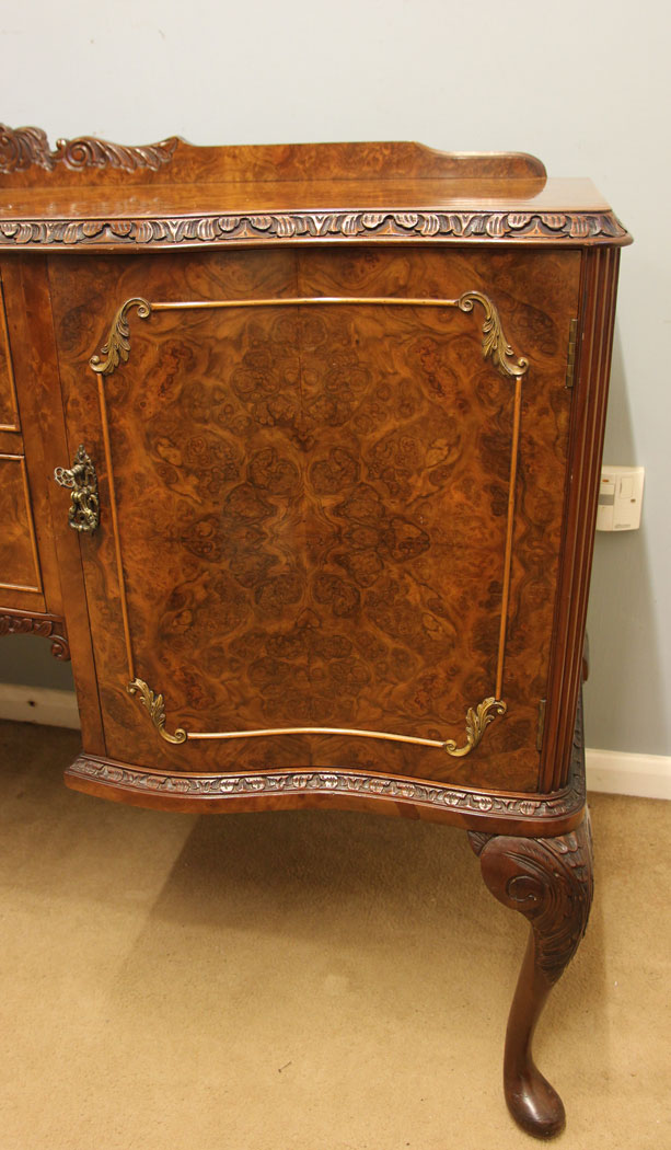 12571r4 Antique Burr Walnut Sideboard, Antique Burr Walnut Serpentine Front Sideboard Server